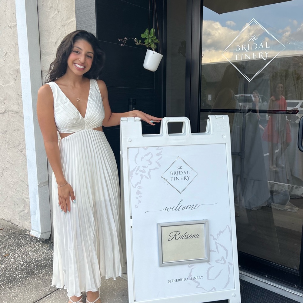 ONLY WORN ONCE. Abercrombie and Fitch XSP white dress.